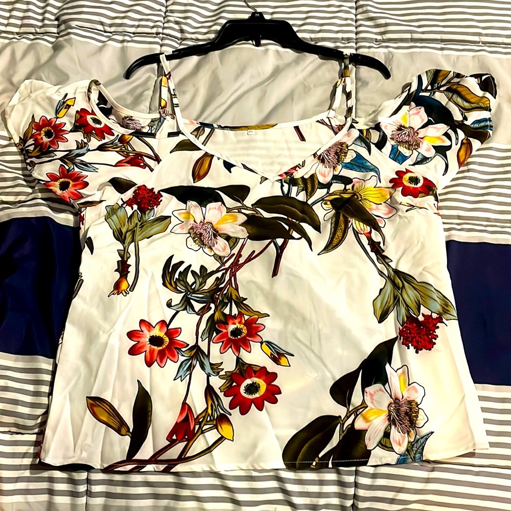 Brand New - off the shoulder floral top